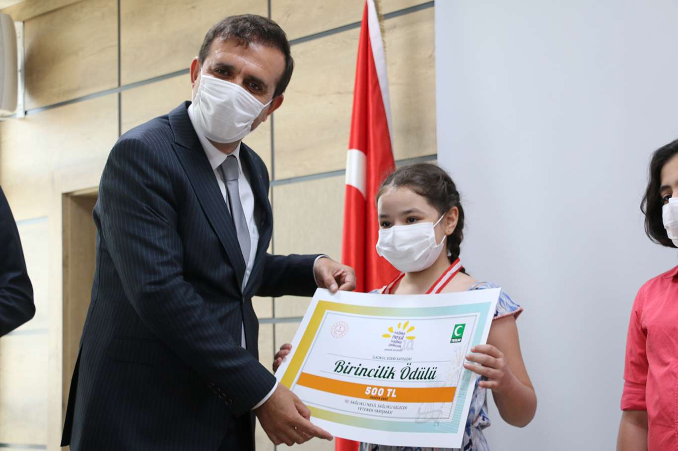 Şanlıurfa'da "Sağlıklı Nesil Sağlıklı Gelecek" yarışmasında dereceye girenlere ödüllendiri